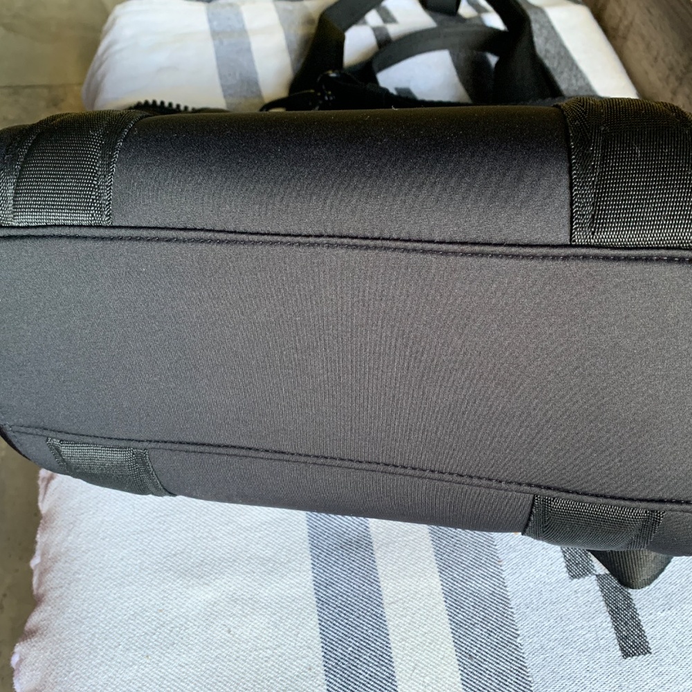 Dagne Dover LANDON NEOPRENE CARRYALL BAG - Picture 6 of 7